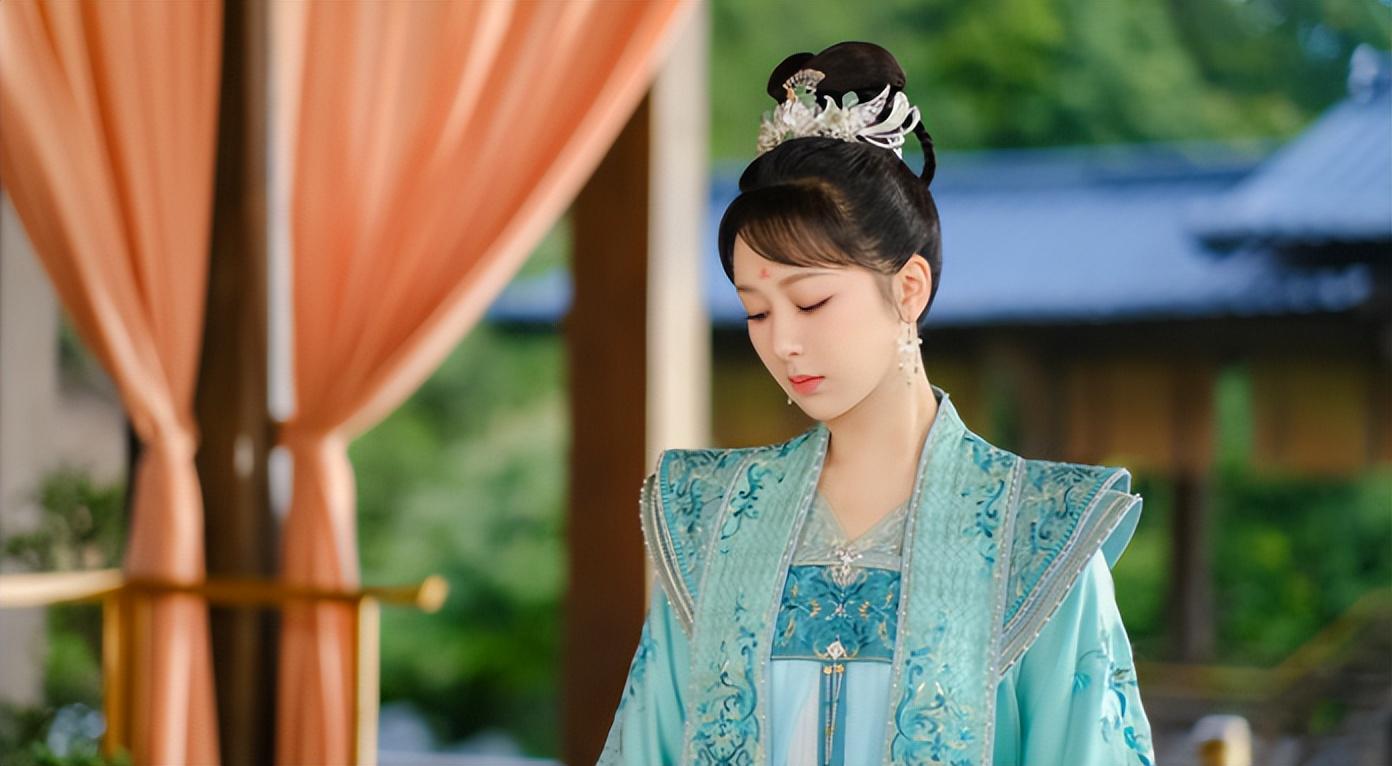 四提白玉兰，杨紫终获最佳女主角，星光不负赶路人