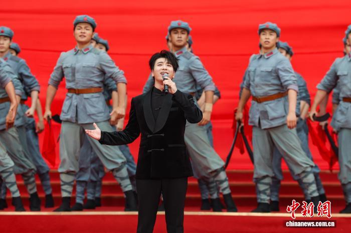纪念红军长征胜利90周年电影活动举行