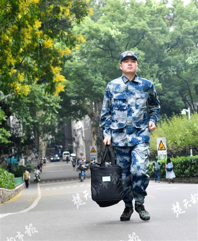 大学生遇地震，裹被子从5楼冲下的真实故事